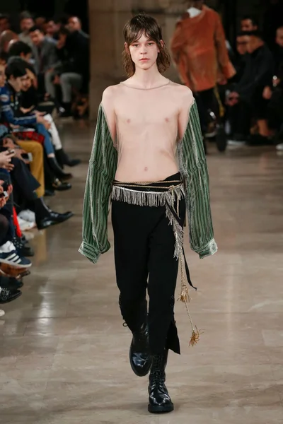 Look 30